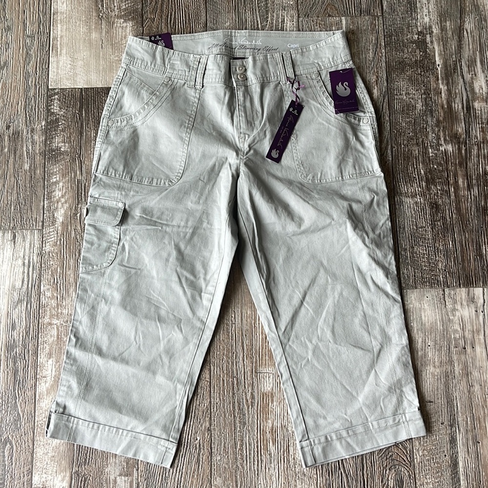 Gloria Vanderbilt All Around Slimming Effect Capri, 8P